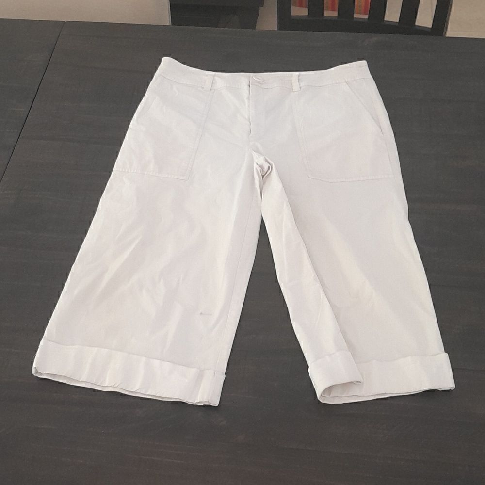 Metro style stretch size 10 capri pants flare view stains as shown on videos